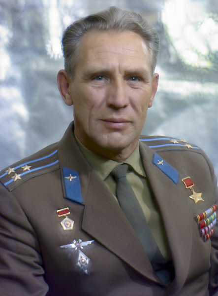 Дёмин Лев Степанович - Герой Советского Союза, лётчик-космонавт СССР